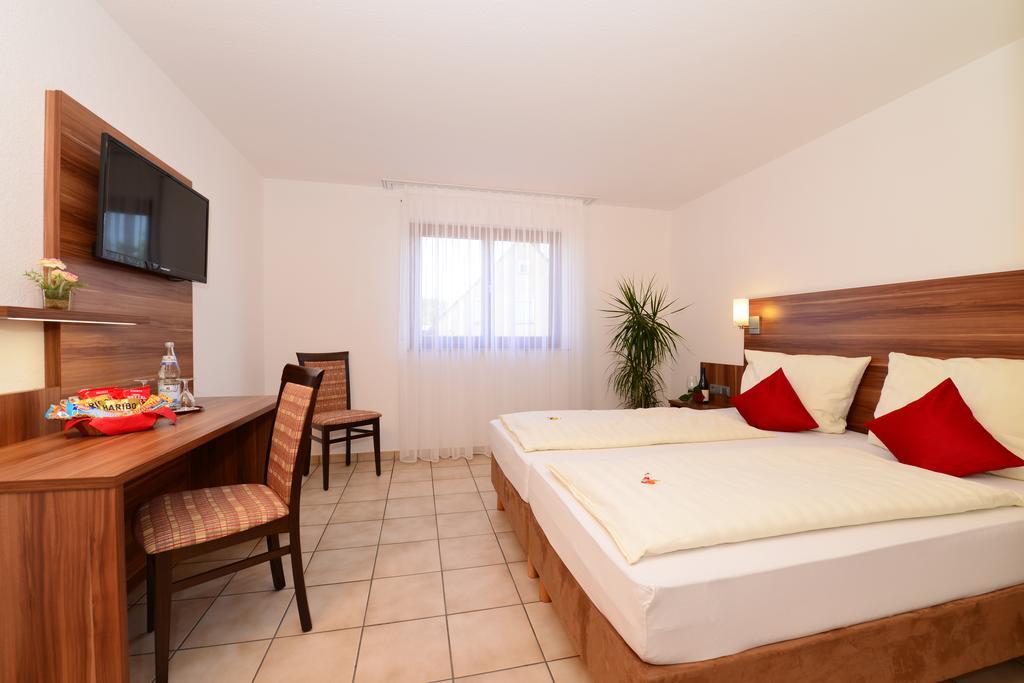 Hotel Am Buchwald Esslingen am Neckar Pokoj fotografie